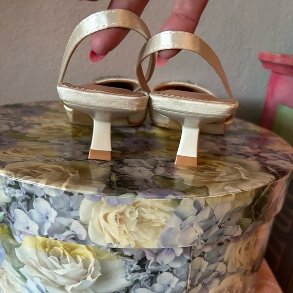 Kitten-heel Rhinestone Slingback Shoes - Picture 4 of 5